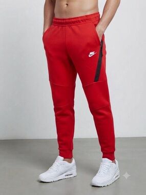 Nike Sportswear Tech Fleece Men's
Joggers size Medium